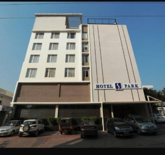 Hotel-S-Park Khammam Bagian luar foto